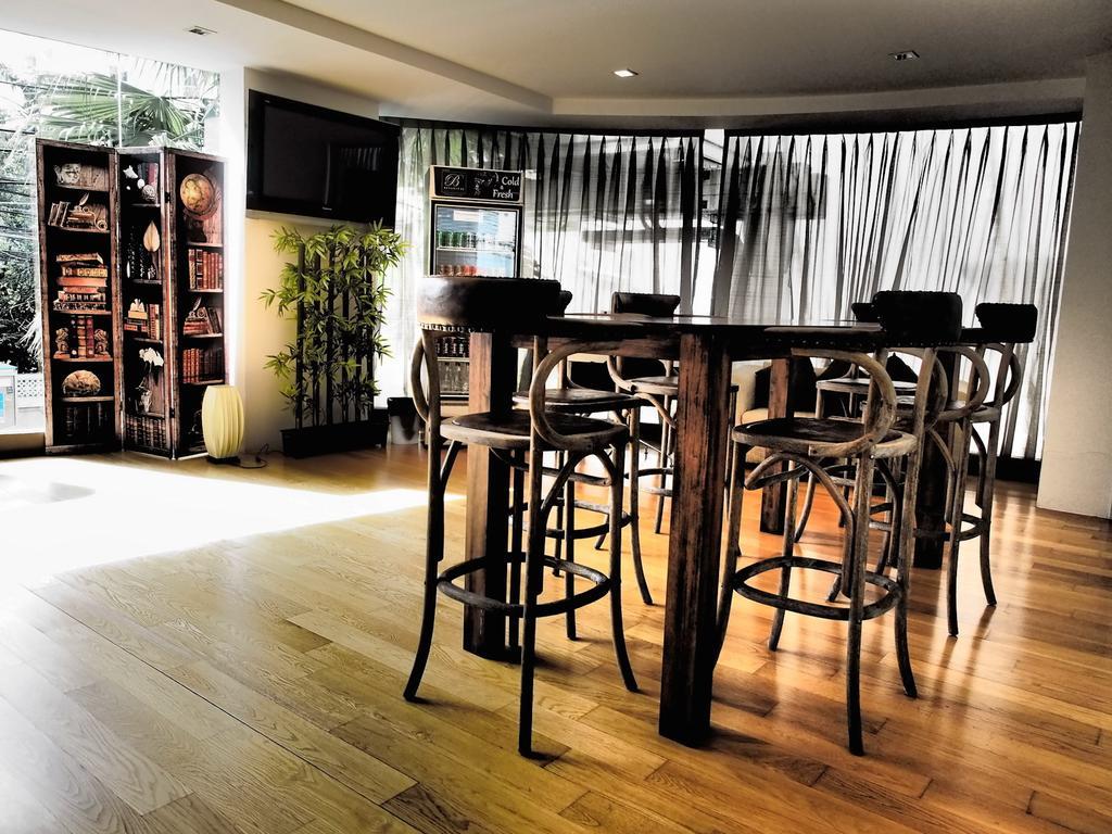 Beverly 33 By Aspira Bangkok Buitenkant foto