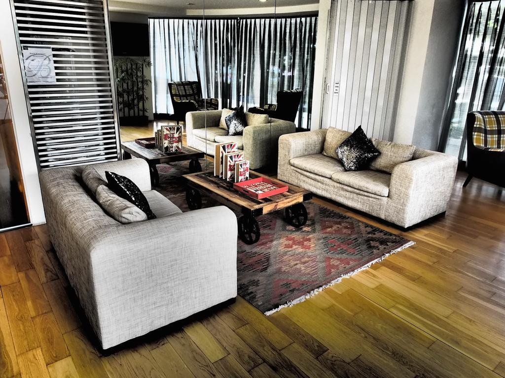 Beverly 33 By Aspira Bangkok Buitenkant foto