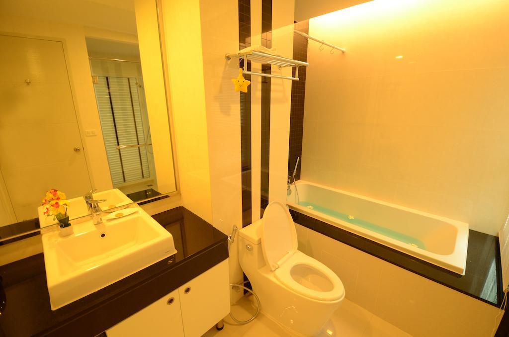 Beverly 33 By Aspira Bangkok Buitenkant foto