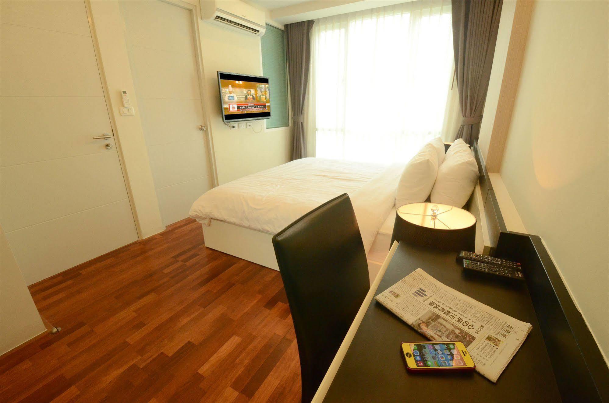 Beverly 33 By Aspira Bangkok Buitenkant foto