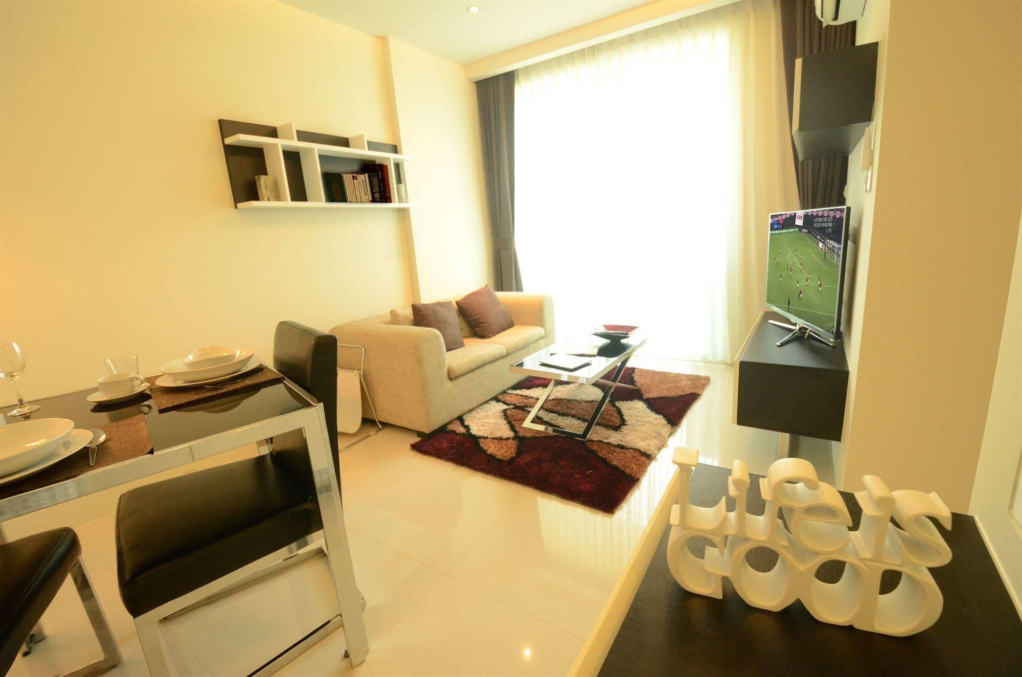 Beverly 33 By Aspira Bangkok Buitenkant foto