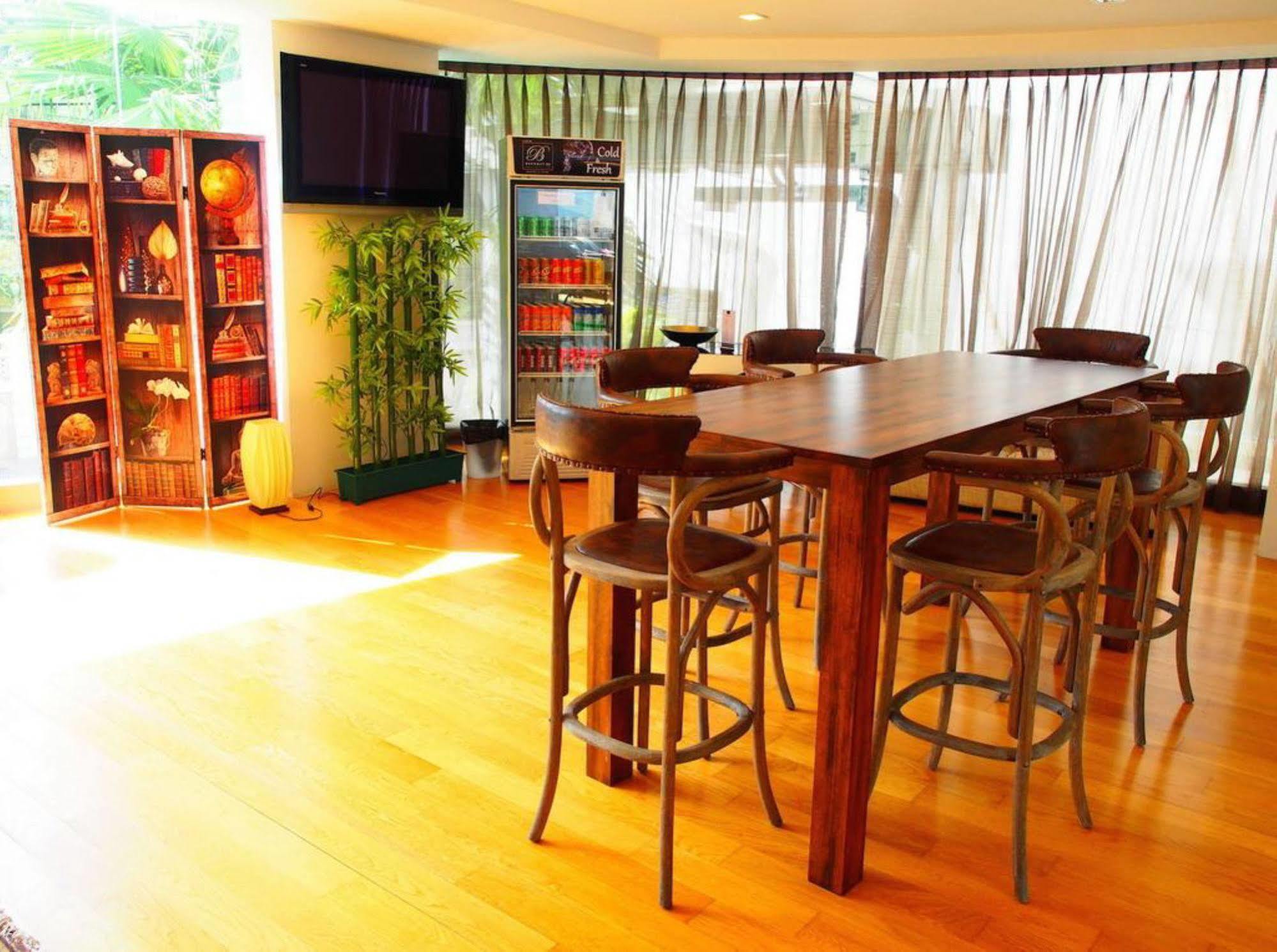Beverly 33 By Aspira Bangkok Buitenkant foto