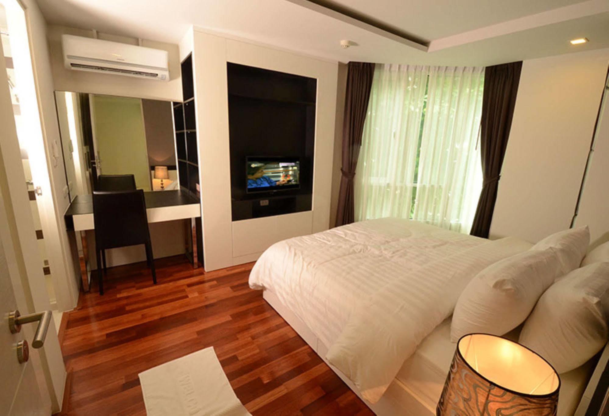 Beverly 33 By Aspira Bangkok Buitenkant foto