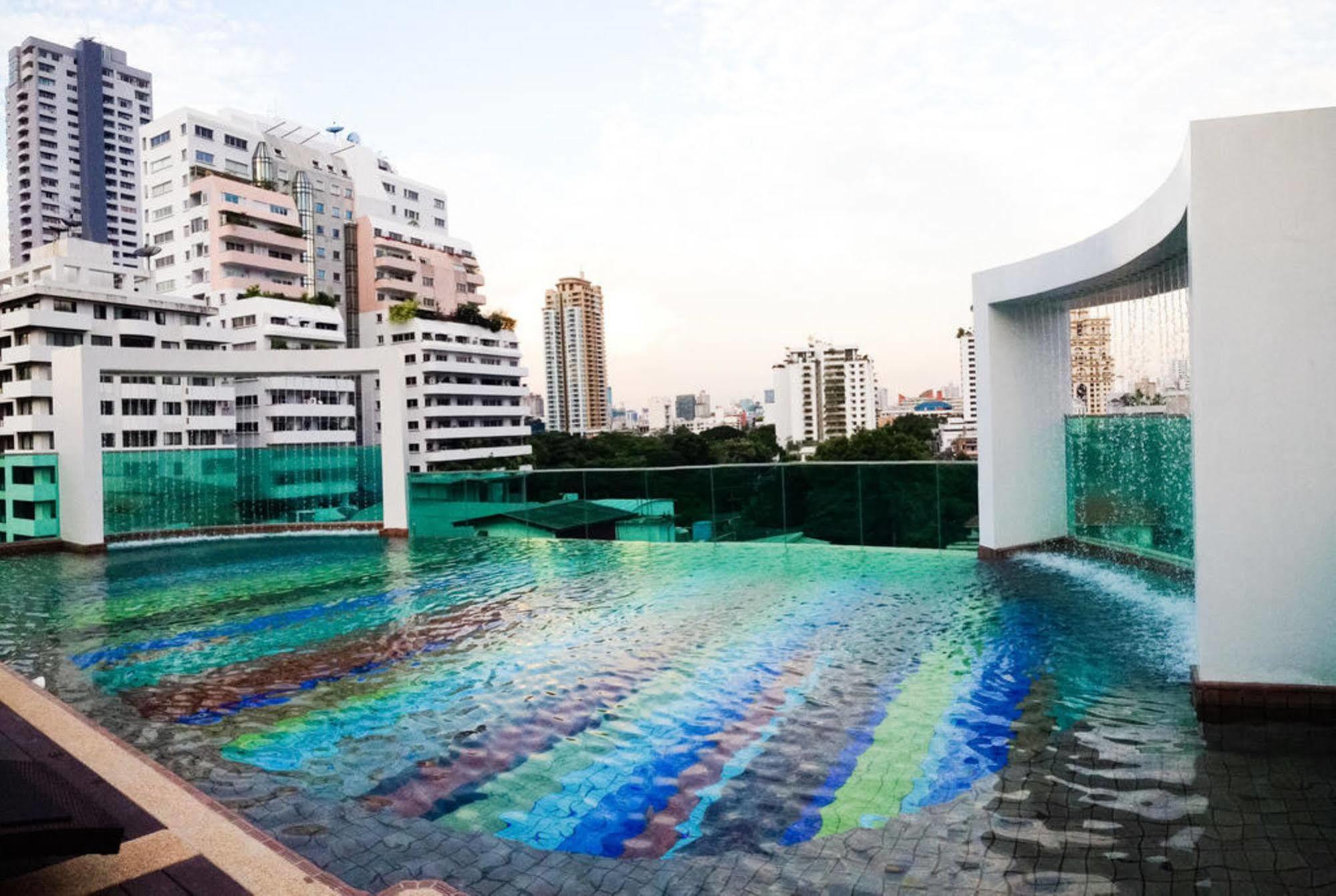 Beverly 33 By Aspira Bangkok Buitenkant foto