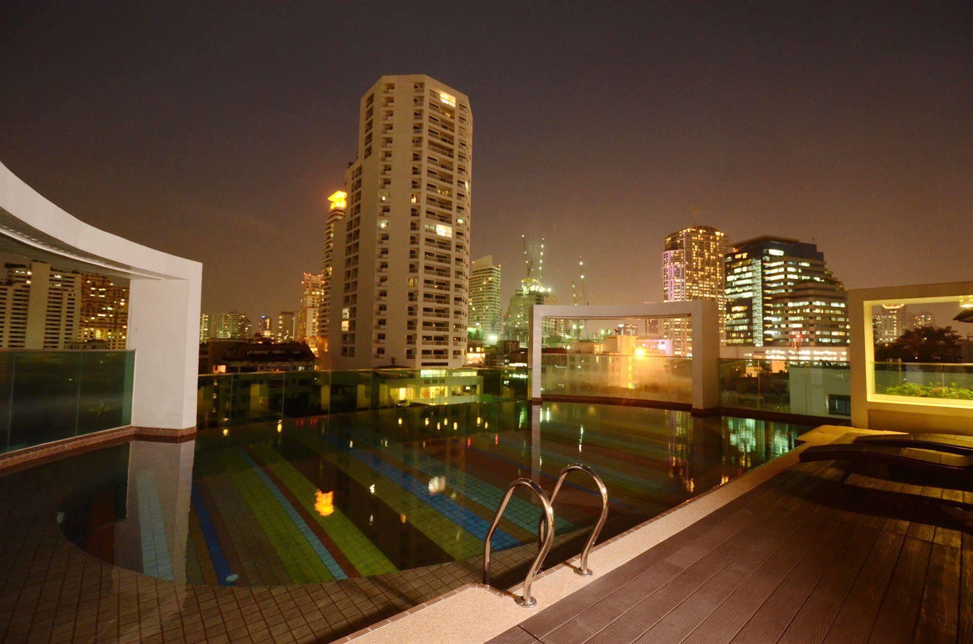Beverly 33 By Aspira Bangkok Buitenkant foto