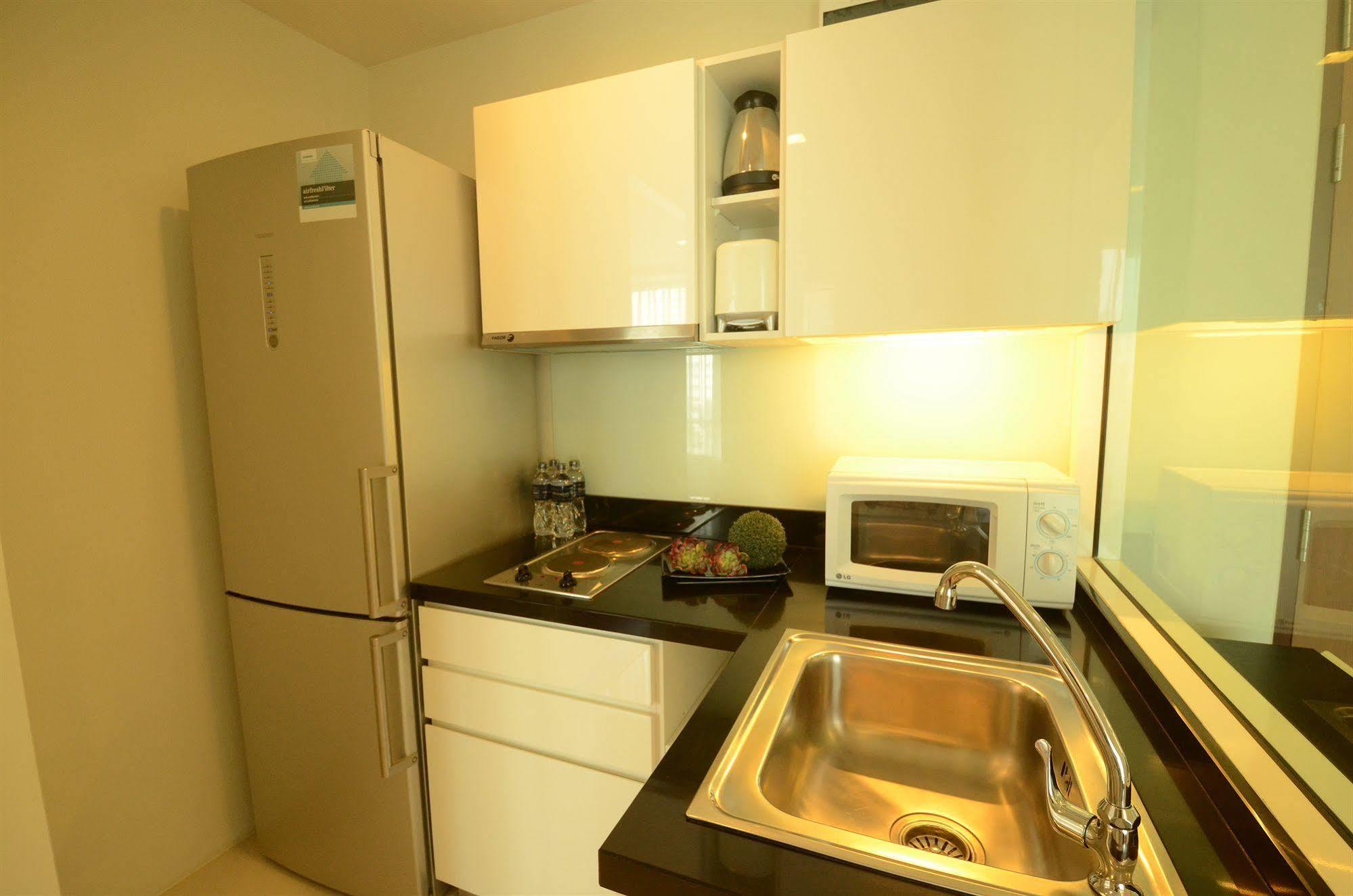 Beverly 33 By Aspira Bangkok Buitenkant foto