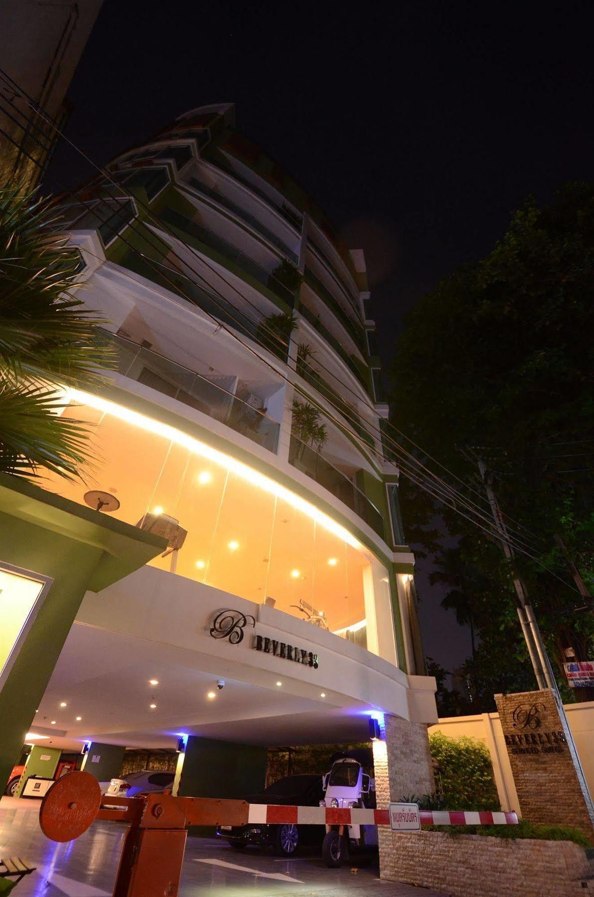 Beverly 33 By Aspira Bangkok Buitenkant foto
