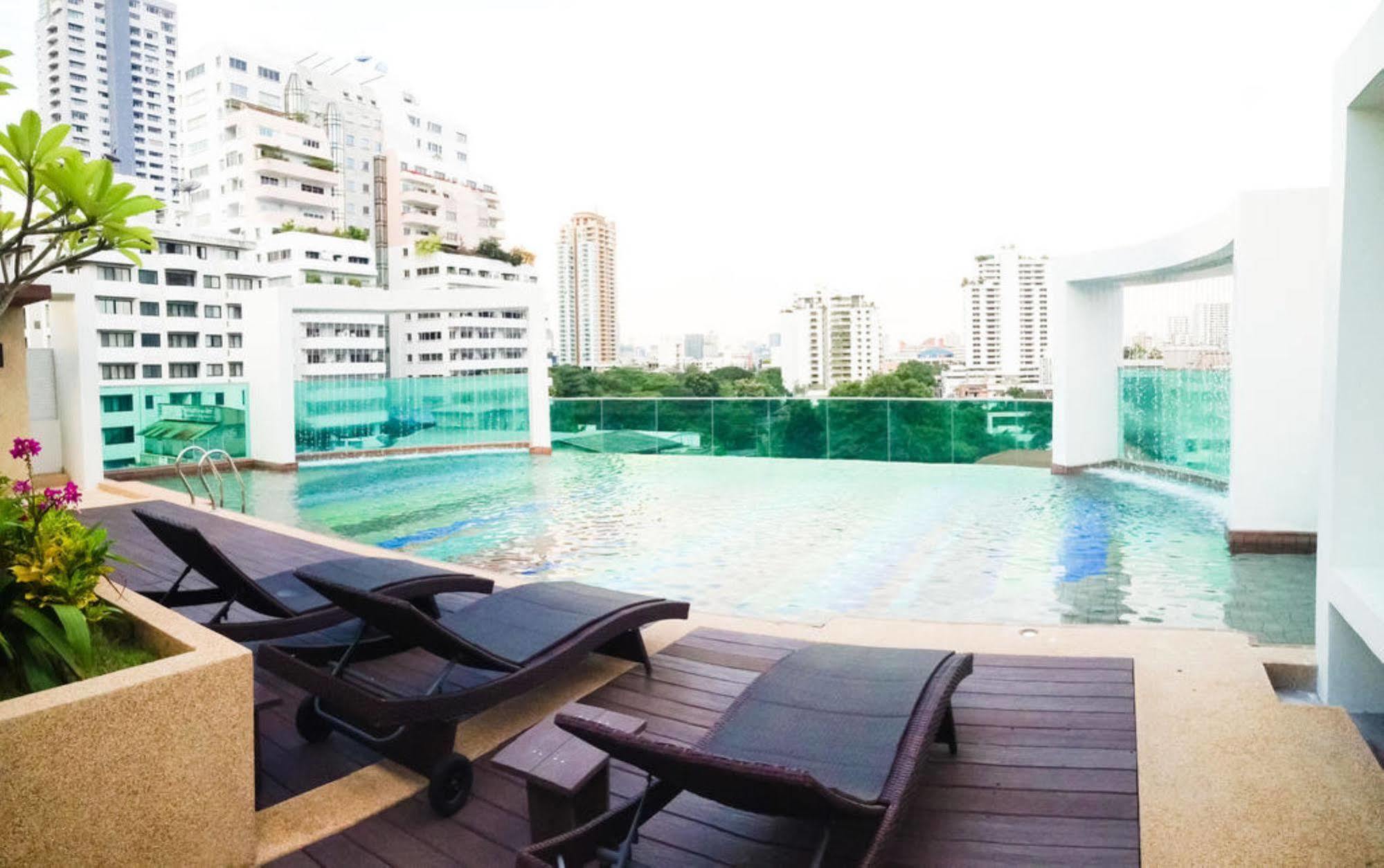 Beverly 33 By Aspira Bangkok Buitenkant foto