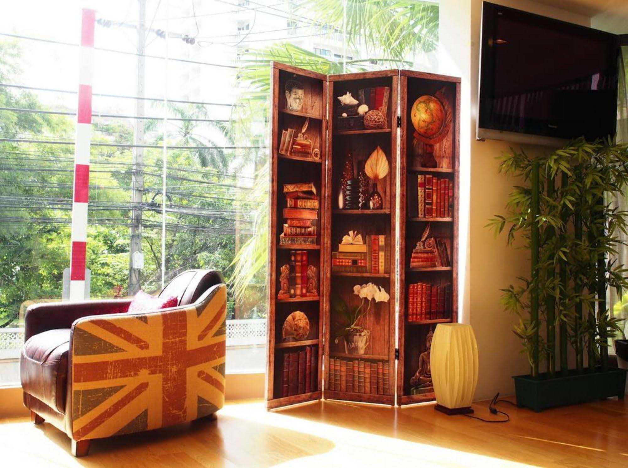 Beverly 33 By Aspira Bangkok Buitenkant foto